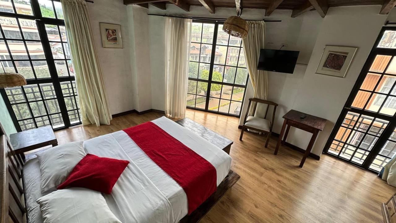 Hotel Noris Alausi Bagian luar foto