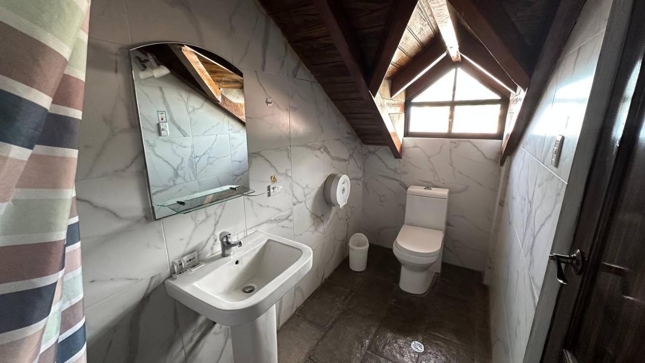 Hotel Noris Alausi Bagian luar foto