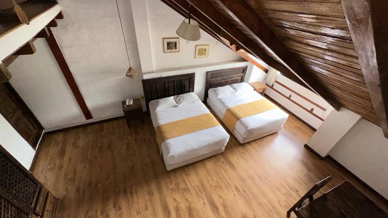 Hotel Noris Alausi Bagian luar foto