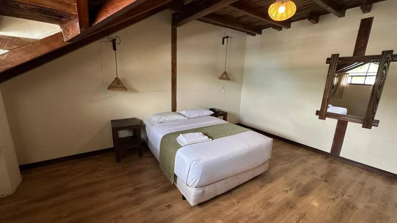 Hotel Noris Alausi Bagian luar foto