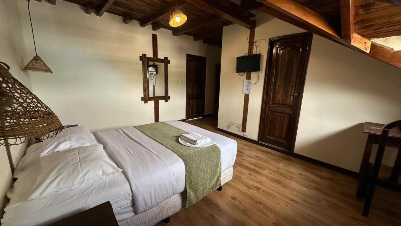 Hotel Noris Alausi Bagian luar foto